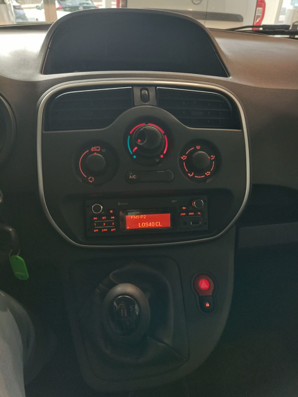 10-Renault-kangoo-profesional-furgon-1-5-75-cv