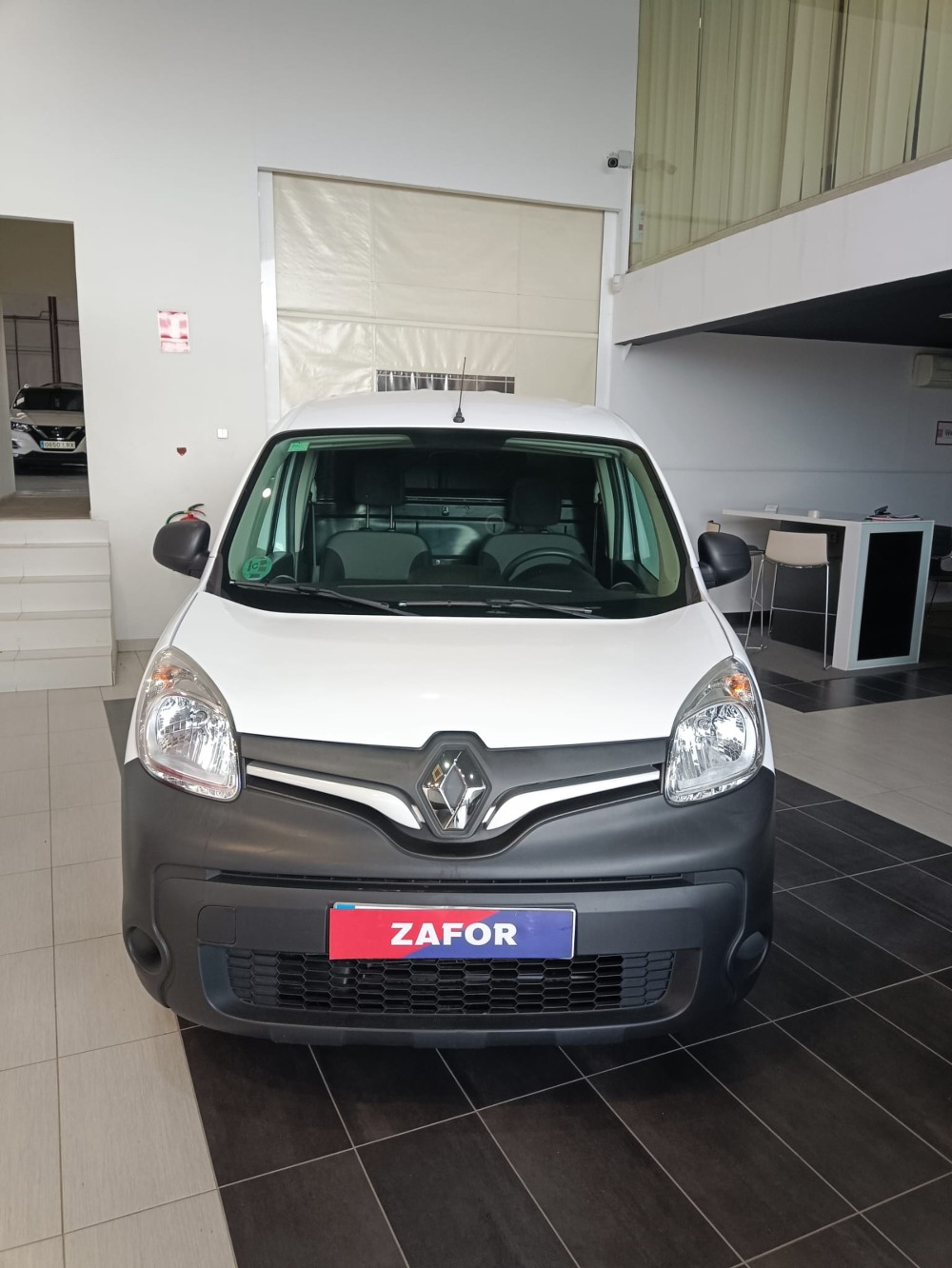 2-Renault-kangoo-profesional-furgon-1-5-75-cv